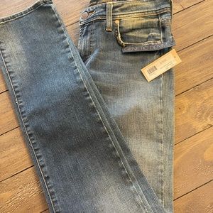 New with tags Genetic Denim straight leg ladies jeans - size 27